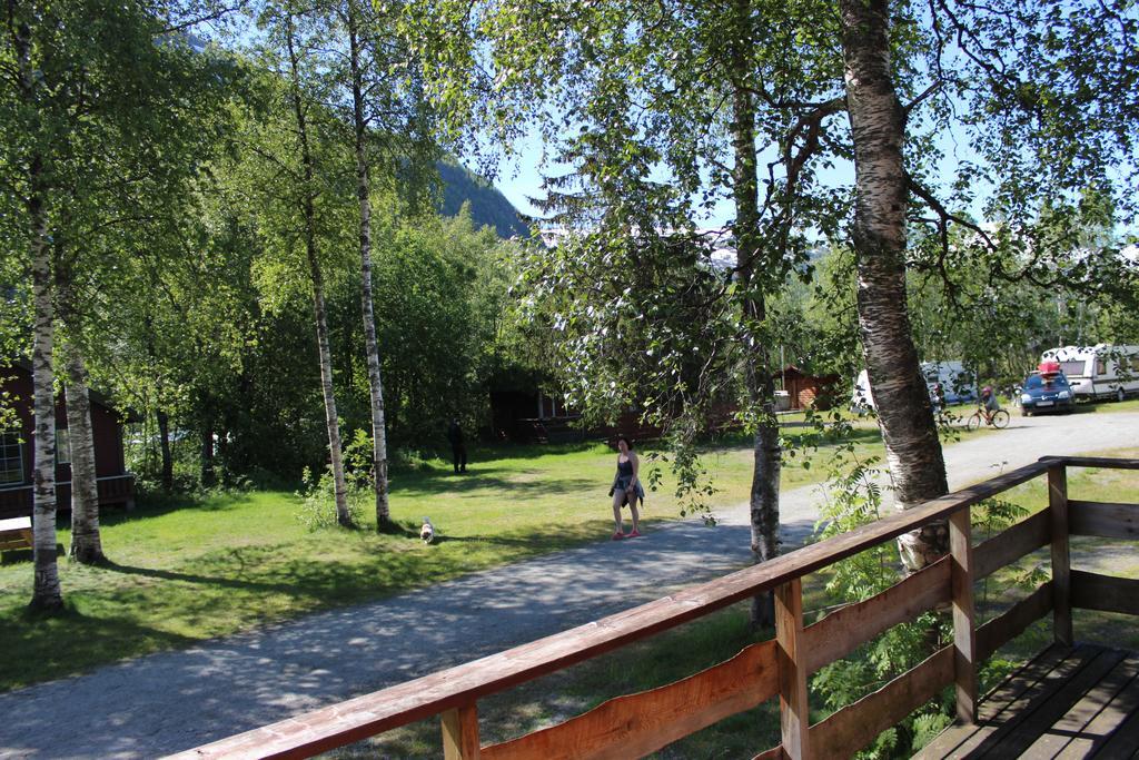Skysstasjonen Cottages Рёльдаль Номер фото