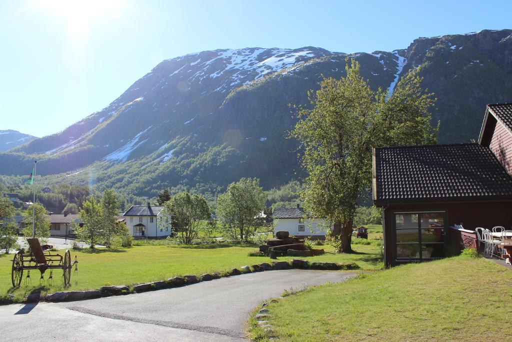Skysstasjonen Cottages Рёльдаль Экстерьер фото