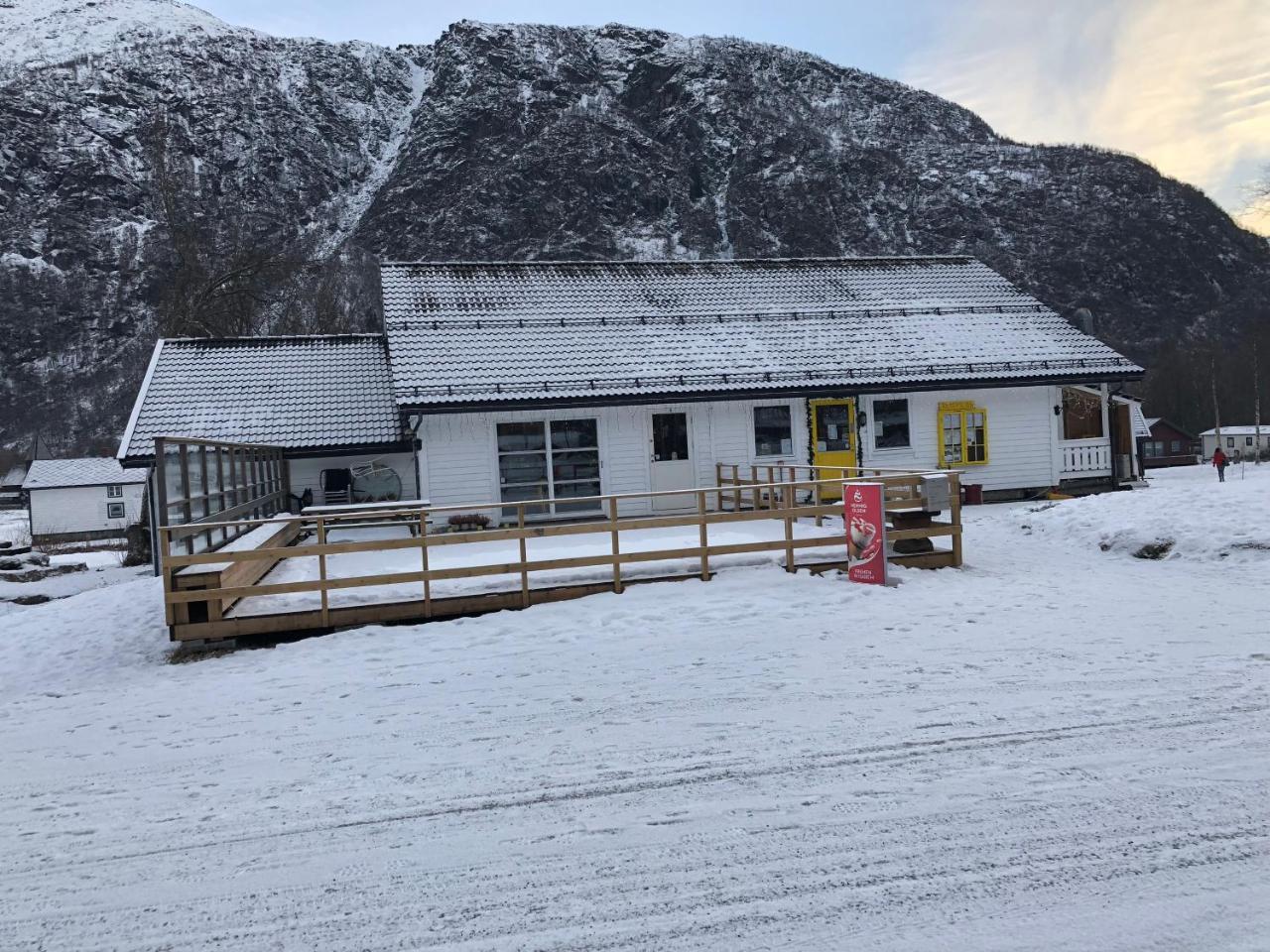 Skysstasjonen Cottages Рёльдаль Экстерьер фото